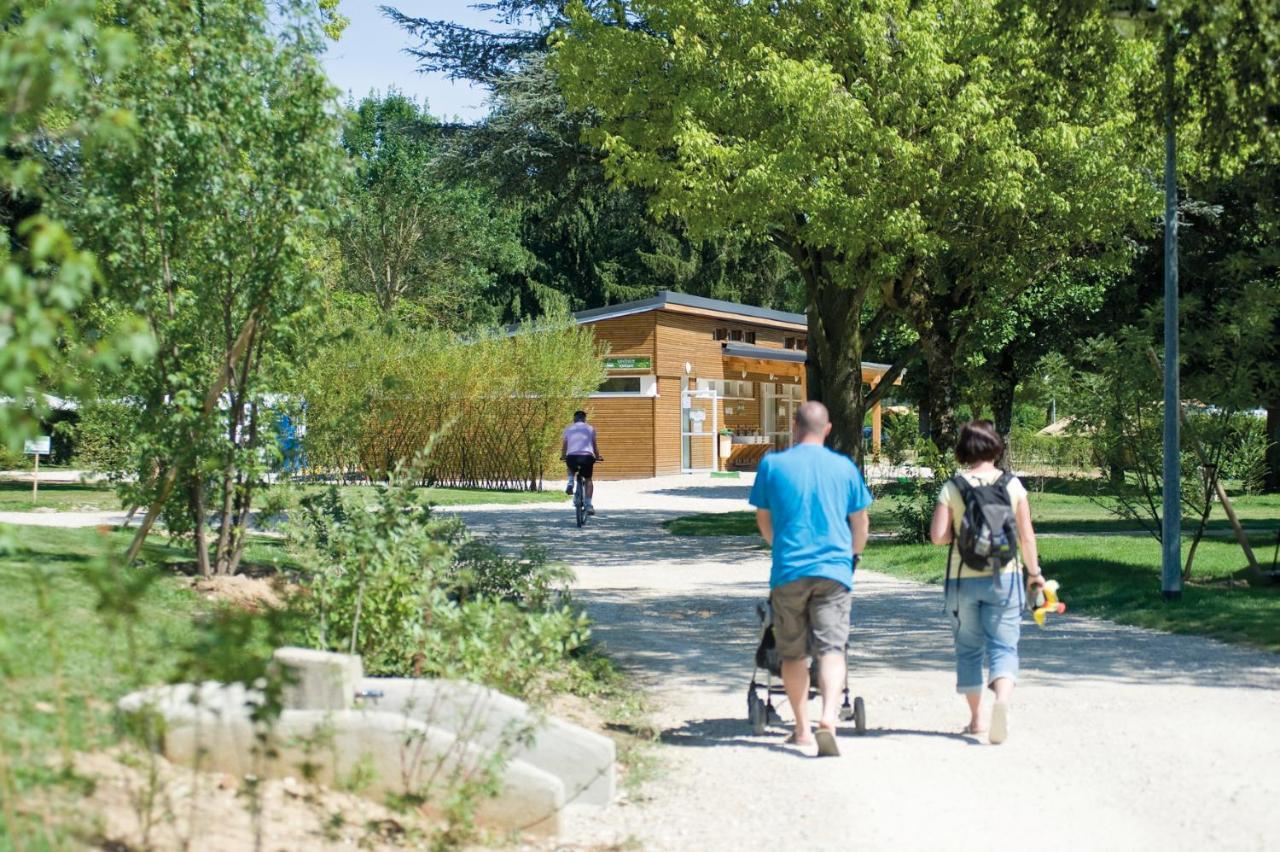 Camping Le Nid Du Parc Villars-les-Dombes Eksteriør billede